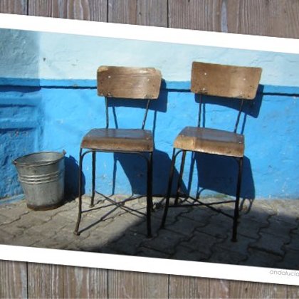 Dos Silla Pared Azul